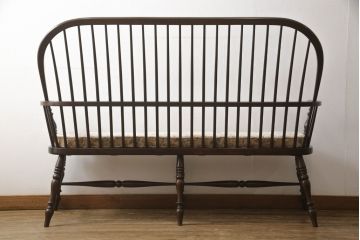 中古　美品　松本民芸家具　♯513型　クッション付き　クラシカルなデザインが美しいウィンザーチェア(ウィンザーベンチ、長椅子、3人掛けベンチ、ウインザーチェア)(R-063870)