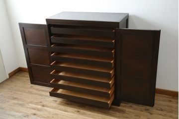 中古　松本民芸家具　台輪を付けてリメイクしました!取り入れやすいサイズが嬉しい衣装盆付き箪笥(和タンス、衣装箪笥、戸棚、収納棚、キャビネット、着物箪笥)(R-063872)