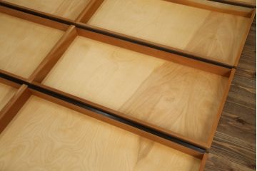 中古　松本民芸家具　台輪を付けてリメイクしました!取り入れやすいサイズが嬉しい衣装盆付き箪笥(和タンス、衣装箪笥、戸棚、収納棚、キャビネット、着物箪笥)(R-063872)