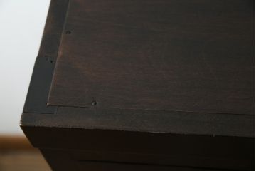 中古　松本民芸家具　台輪を付けてリメイクしました!取り入れやすいサイズが嬉しい衣装盆付き箪笥(和タンス、衣装箪笥、戸棚、収納棚、キャビネット、着物箪笥)(R-063872)