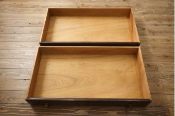 中古　松本民芸家具　天板リメイク　和・洋どちらにも取り入れやすい!シックな佇まいが魅力のローチェスト(ローボード、サイドチェスト、引き出し)(R-063873)