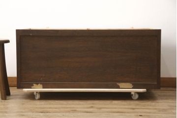 中古　松本民芸家具　天板リメイク　和・洋どちらにも取り入れやすい!シックな佇まいが魅力のローチェスト(ローボード、サイドチェスト、引き出し)(R-063873)