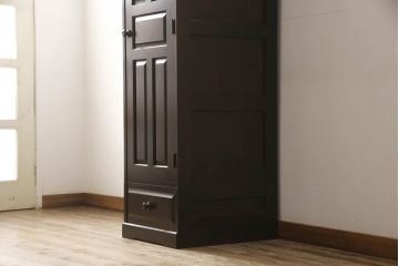 希少サイズ　中古　美品　北海道民芸家具　細身で取り入れやすい上品な幅狭ワードローブ(洋服タンス、収納棚、細身、ロッカータンス)(R-063875)