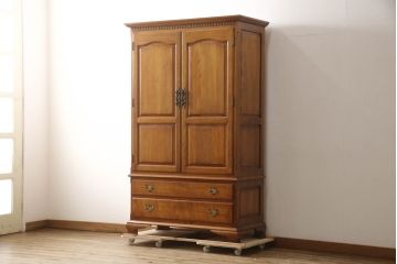 中古　美品　横浜ダニエル(daniel)　アーリーアメリカン　気品漂うデザインが魅力のA-102型和タンス(引き出し、衣装盆、和箪笥、衣装箪笥、着物箪笥)(定価約150万円)(R-063879)