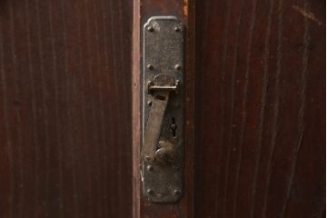 和製アンティーク　前面欅(ケヤキ)材　小振りなサイズ感が魅力の二本松帳場箪笥(収納箪笥、時代箪笥、サイドキャビネット、収納棚、戸棚)(R-063880)