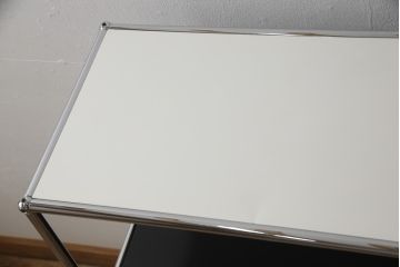中古　USMハラー(USM Haller)　美しくシンプルなデザインが目を引く鉄製キャビネット(定価約21万円)(オープンラック、飾り棚)(R-063881)