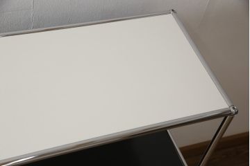 中古　USMハラー(USM Haller)　美しくシンプルなデザインが目を引く鉄製キャビネット(定価約21万円)(オープンラック、飾り棚)(R-063881)