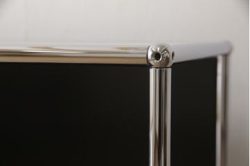 中古　USMハラー(USM Haller)　美しくシンプルなデザインが目を引く鉄製キャビネット(定価約21万円)(オープンラック、飾り棚)(R-063881)