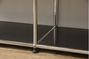 中古　USMハラー(USM Haller)　美しくシンプルなデザインが目を引く鉄製キャビネット(定価約21万円)(オープンラック、飾り棚)(R-063881)