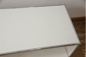 中古　USMハラー(USM Haller)　美しくシンプルなデザインが目を引く鉄製サイドボード(定価約10万円)(キャビネット、オープンラック、飾り棚)(R-063882)