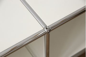 中古　USMハラー(USM Haller)　美しくシンプルなデザインが目を引く鉄製サイドボード(定価約10万円)(キャビネット、オープンラック、飾り棚)(R-063882)