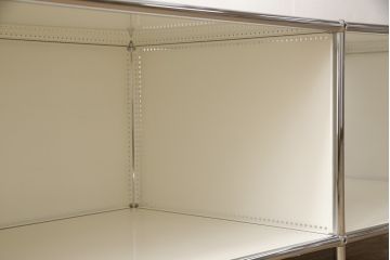 中古　USMハラー(USM Haller)　美しくシンプルなデザインが目を引く鉄製サイドボード(定価約10万円)(キャビネット、オープンラック、飾り棚)(R-063882)