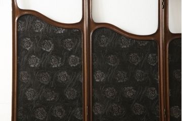 イギリスアンティーク　ルルコンド(LULU KONDO)社取り扱い　エンボスレザー(Embossed Leather)　マホガニー材　本革　クラシカルな魅力ただよう衝立て(パーテーション、つい立て、衝い立て、仕切り)(R-063883)