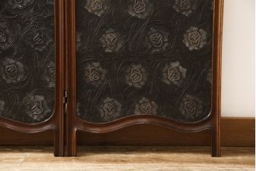 イギリスアンティーク　ルルコンド(LULU KONDO)社取り扱い　エンボスレザー(Embossed Leather)　マホガニー材　本革　クラシカルな魅力ただよう衝立て(パーテーション、つい立て、衝い立て、仕切り)(R-063883)