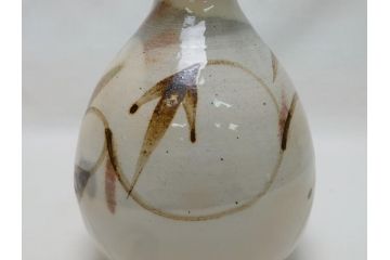 十三代　中里太郎右衛門　唐津焼　叩き唐津絵粉引　辰砂　笹文　徳利(共箱付き、とっくり、酒器、和食器)(R-063903)
