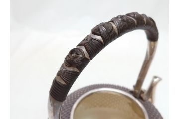 純銀製　玉露湯沸　銀瓶　茶道具(急須、煎茶道具、共箱付き、重量約1.18kg)(R-063905)