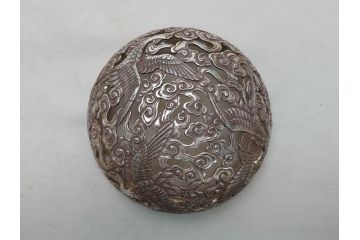 二代　加藤渓山　天龍寺　青磁　耳付　香炉　公寿造純銀火屋(共箱付き、鶴、ツル)(R-063925)
