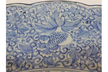 江戸期　古伊万里　染付　線描　花唐草　1尺5寸　約46cm　大皿(共箱付き、平鉢、和食器、和皿、一尺五寸)(R-063933)