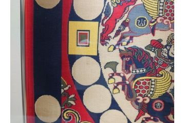 龍村平蔵　謹模　四天王獅猟紋様錦　国宝法隆寺蔵(約86.5cm×74.5cm、額装、タペストリー)(R-063935)