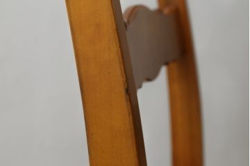 中古　美品　横浜クラシック家具　ダニエル(Daniel)　凝った脚のデザインが魅力的なチェア(ダイニングチェア、アームレスチェア、椅子、イス)(R-063937)