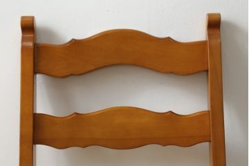 中古　美品　横浜クラシック家具　ダニエル(Daniel)　凝った脚のデザインが魅力的なチェア(ダイニングチェア、アームレスチェア、椅子、イス)(R-063937)