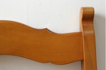 中古　美品　横浜クラシック家具　ダニエル(Daniel)　凝った脚のデザインが魅力的なチェア(ダイニングチェア、アームレスチェア、椅子、イス)(R-063937)
