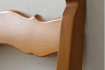 中古　美品　横浜クラシック家具　ダニエル(Daniel)　凝った脚のデザインが魅力的なチェア(ダイニングチェア、アームレスチェア、椅子、イス)(R-063937)