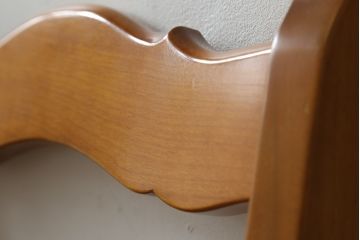 中古　美品　横浜クラシック家具　ダニエル(Daniel)　凝った脚のデザインが魅力的なチェア(ダイニングチェア、アームレスチェア、椅子、イス)(R-063937)