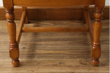 中古　美品　横浜クラシック家具　ダニエル(Daniel)　凝った脚のデザインが魅力的なチェア(ダイニングチェア、アームレスチェア、椅子、イス)(R-063937)