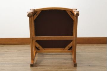 中古　美品　横浜クラシック家具　ダニエル(Daniel)　凝った脚のデザインが魅力的なチェア(ダイニングチェア、アームレスチェア、椅子、イス)(R-063937)