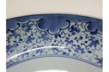 江戸期　大明成化年製　古伊万里　染付　花唐草　松竹梅文　1.2尺　約31cm　大皿(和皿、和食器、一尺二寸)(R-063944)