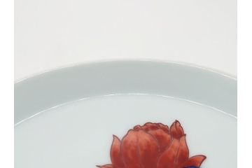重要無形文化財　十二代 今泉今右衛門　錦　色絵　薔薇文　5.1寸　約15.5cm　大胆に描かれた薔薇の図が食卓のアクセントになる中皿5枚(銘々皿、色鍋島、和食器、五寸一分、共箱付き)(R-063955)