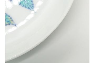 重要無形文化財　十二代 今泉今右衛門　錦　色絵　薔薇文　5.1寸　約15.5cm　大胆に描かれた薔薇の図が食卓のアクセントになる中皿5枚(銘々皿、色鍋島、和食器、五寸一分、共箱付き)(R-063955)