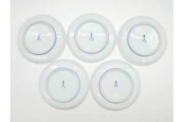 重要無形文化財　十二代 今泉今右衛門　錦　色絵　薔薇文　5.1寸　約15.5cm　大胆に描かれた薔薇の図が食卓のアクセントになる中皿5枚(銘々皿、色鍋島、和食器、五寸一分、共箱付き)(R-063955)