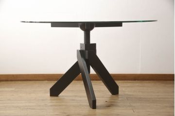 中古　Cassina(カッシーナ)取り扱い　De Padova(デ・パドヴァ)社　VIDUN(ヴィドゥン)　ヴィコ・マジストレッティデザイン　支柱を回して高さが調節できるガラステーブル(ラウンドテーブル、ダイニングテーブル、2人掛け、4人掛け)(定価約48万円)(R-063960)