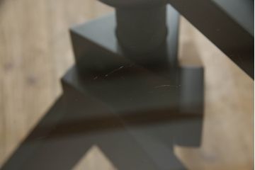 中古　Cassina(カッシーナ)取り扱い　De Padova(デ・パドヴァ)社　VIDUN(ヴィドゥン)　ヴィコ・マジストレッティデザイン　支柱を回して高さが調節できるガラステーブル(ラウンドテーブル、ダイニングテーブル、2人掛け、4人掛け)(定価約48万円)(R-063960)