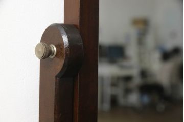 中古　北海道民芸家具　収納力抜群で使い勝手の良いドレッサー(化粧台、ドレッシングチェスト、鏡台)(R-063965)