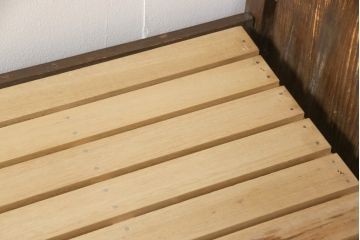 和製ビンテージ　軽井沢彫り　大輪の牡丹の彫刻に目を奪われるベッドフレーム(シングル、すのこ付き、ヴィンテージ)(R-063968)