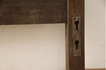 和製ビンテージ　軽井沢彫り　大輪の牡丹の彫刻に目を奪われるベッドフレーム(シングル、すのこ付き、ヴィンテージ)(R-063968)