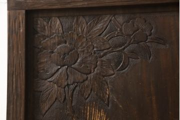 和製ビンテージ　軽井沢彫り　大輪の牡丹の彫刻に目を奪われるベッドフレーム(シングル、すのこ付き、ヴィンテージ)(R-063969)