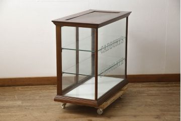 イギリスアンティーク　Lloyd’s Antiques(ロイズ・アンティークス)取り扱い　マホガニー材　お洒落なディスプレイが叶うガラスケース(ショーケース、陳列棚、飾り棚、店舗什器)(R-063970)