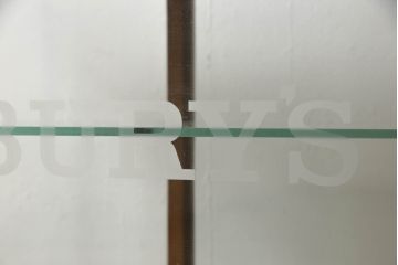 イギリスアンティーク　Lloyd’s Antiques(ロイズ・アンティークス)取り扱い　マホガニー材　お洒落なディスプレイが叶うガラスケース(ショーケース、陳列棚、飾り棚、店舗什器)(R-063970)