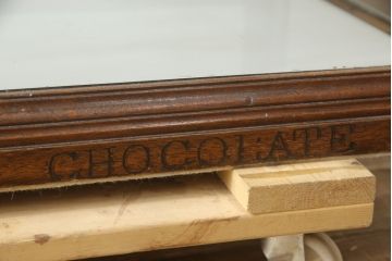 イギリスアンティーク　Lloyd’s Antiques(ロイズ・アンティークス)取り扱い　マホガニー材　お洒落なディスプレイが叶うガラスケース(ショーケース、陳列棚、飾り棚、店舗什器)(R-063970)