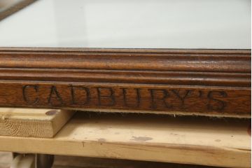 イギリスアンティーク　Lloyd’s Antiques(ロイズ・アンティークス)取り扱い　マホガニー材　お洒落なディスプレイが叶うガラスケース(ショーケース、陳列棚、飾り棚、店舗什器)(R-063970)