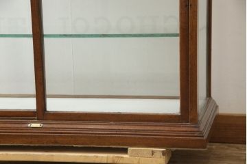 イギリスアンティーク　Lloyd’s Antiques(ロイズ・アンティークス)取り扱い　マホガニー材　お洒落なディスプレイが叶うガラスケース(ショーケース、陳列棚、飾り棚、店舗什器)(R-063970)