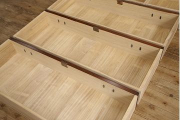 中古　岩谷堂箪笥　脚(台輪)・ヒノキ天板付きリメイク　力強い杢目と立派な金具が魅力的なローチェスト(ローボード、サイドボード、テレビ台、引き出し)(R-063972)
