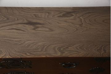 中古　岩谷堂箪笥　脚(台輪)・ヒノキ天板付きリメイク　力強い杢目と立派な金具が魅力的なローチェスト(ローボード、サイドボード、テレビ台、引き出し)(R-063972)