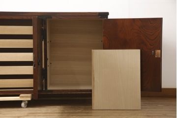 中古　岩谷堂箪笥　脚(台輪)付きリメイク　和モダンな空間にも取り入れやすいテレビ台(サイドボード、リビングボード、テレビボード)(R-063973)