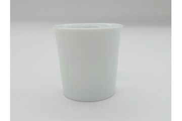 重要無形文化財　人間国宝　十三代 酒井田柿右衛門　錦　鮮やかな花文があしらわれたぐい呑み(共箱付き、酒器、和食器)(R-063974)