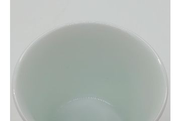 重要無形文化財　人間国宝　十三代 酒井田柿右衛門　錦　鮮やかな花文があしらわれたぐい呑み(共箱付き、酒器、和食器)(R-063974)